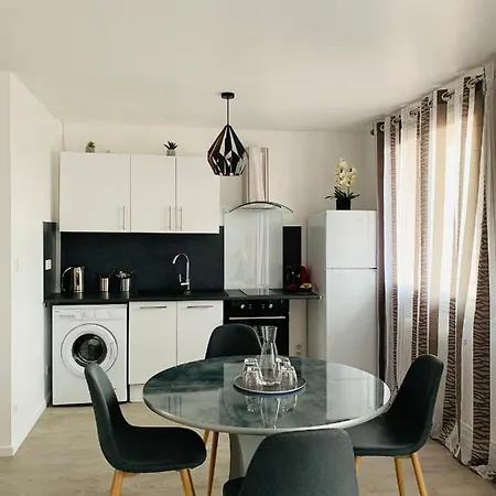 St Louis Apartment Roanne
